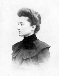 Lire la suite à propos de l’article Valentine Henches (1880-1952), artiste et graveur sur bois