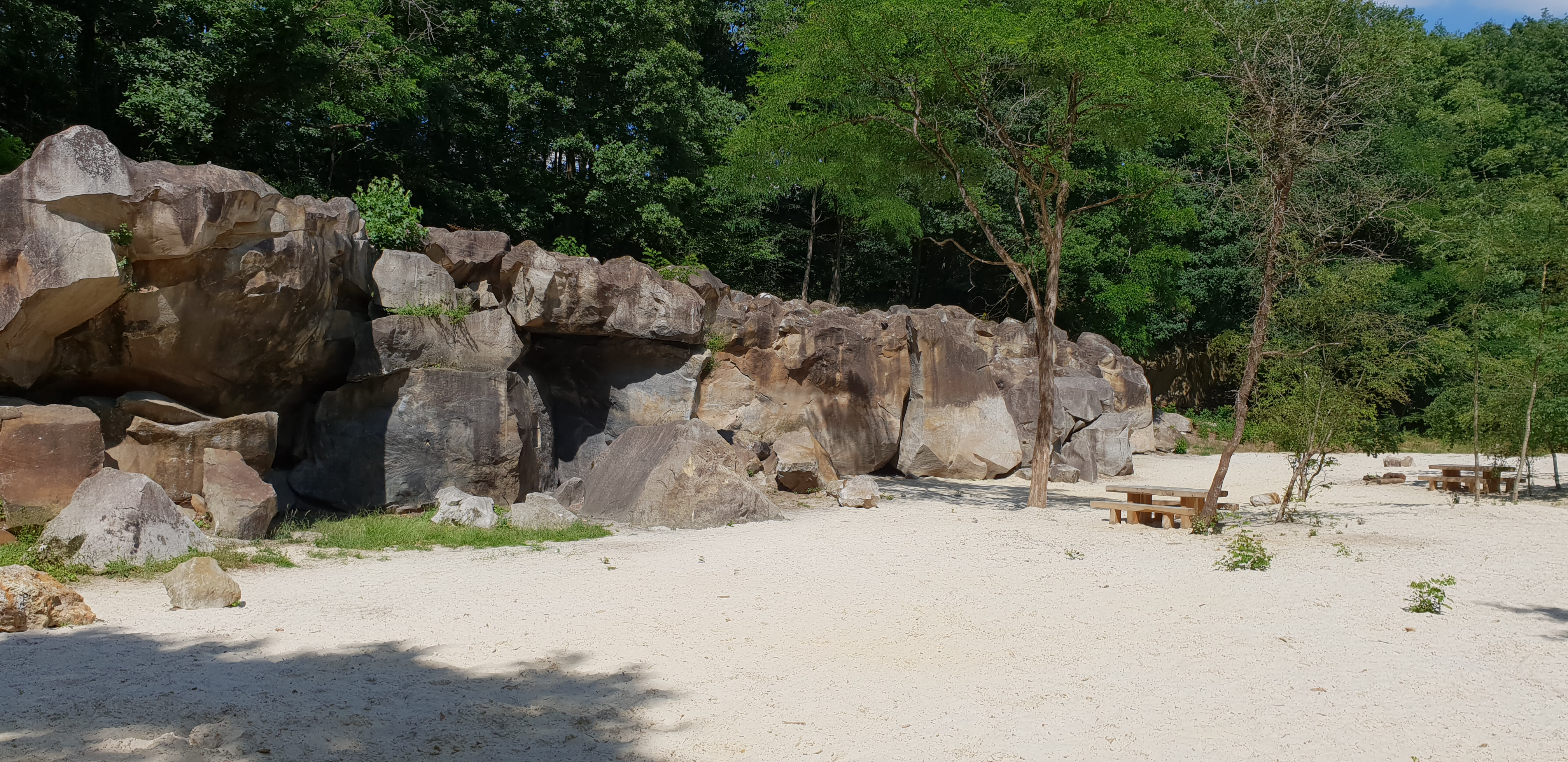 You are currently viewing Sous les pavés… la carrière de la Troche