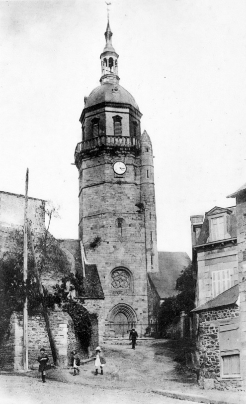 Une image contenant extérieur, bâtiment, vieux, noir
Description générée automatiquement